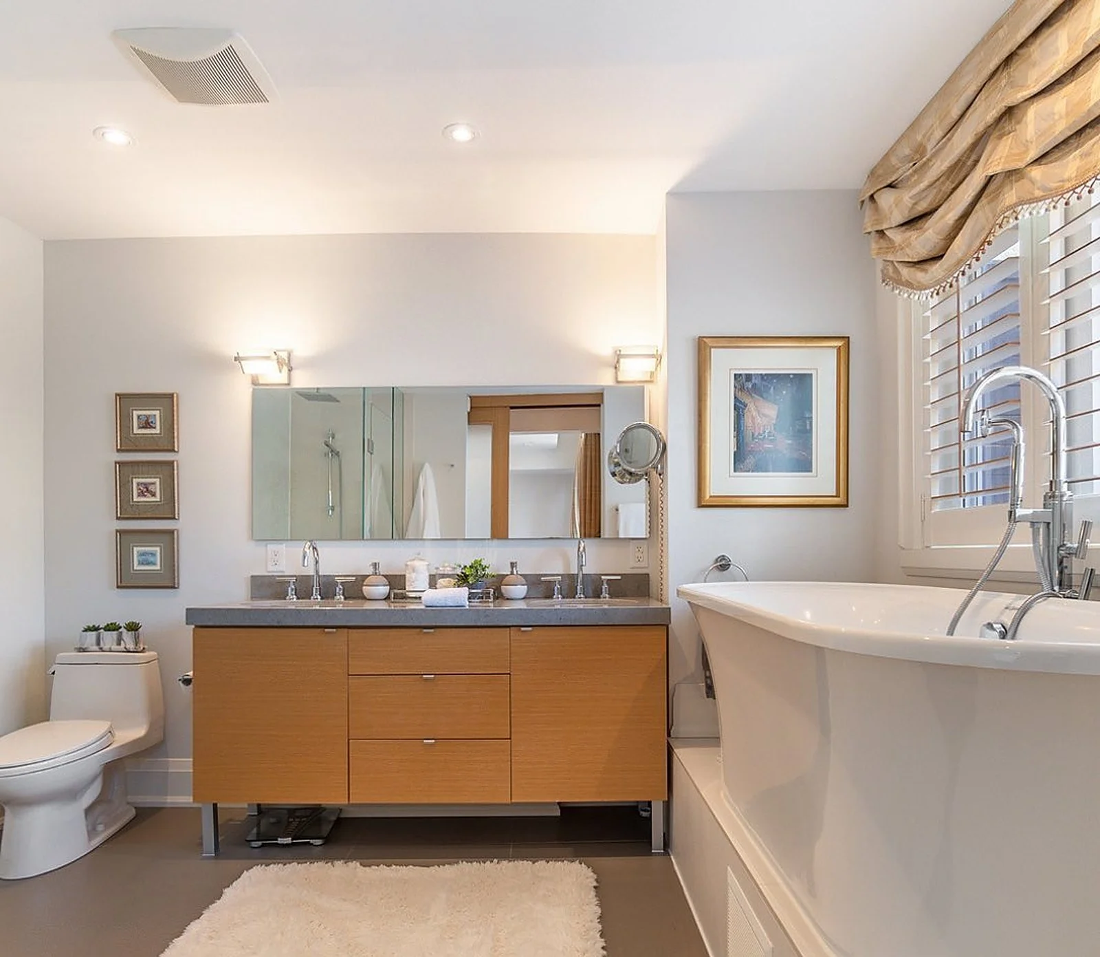 Rosedale bathroom with soaker tub
