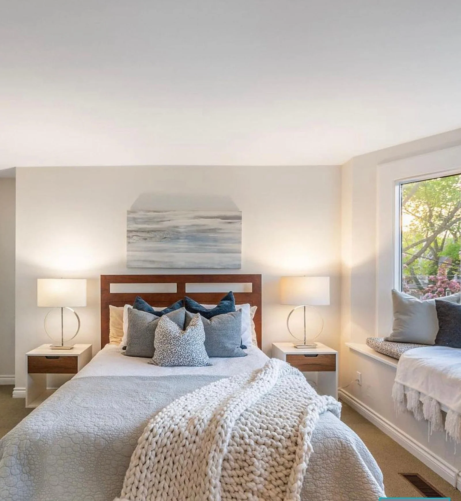 Riverdale bedroom, white walls