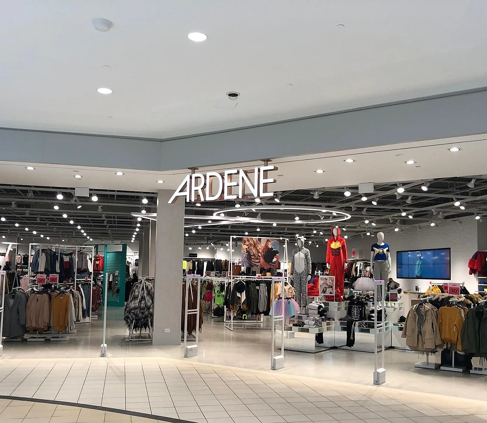 Ardene store at Upper Canada Mall